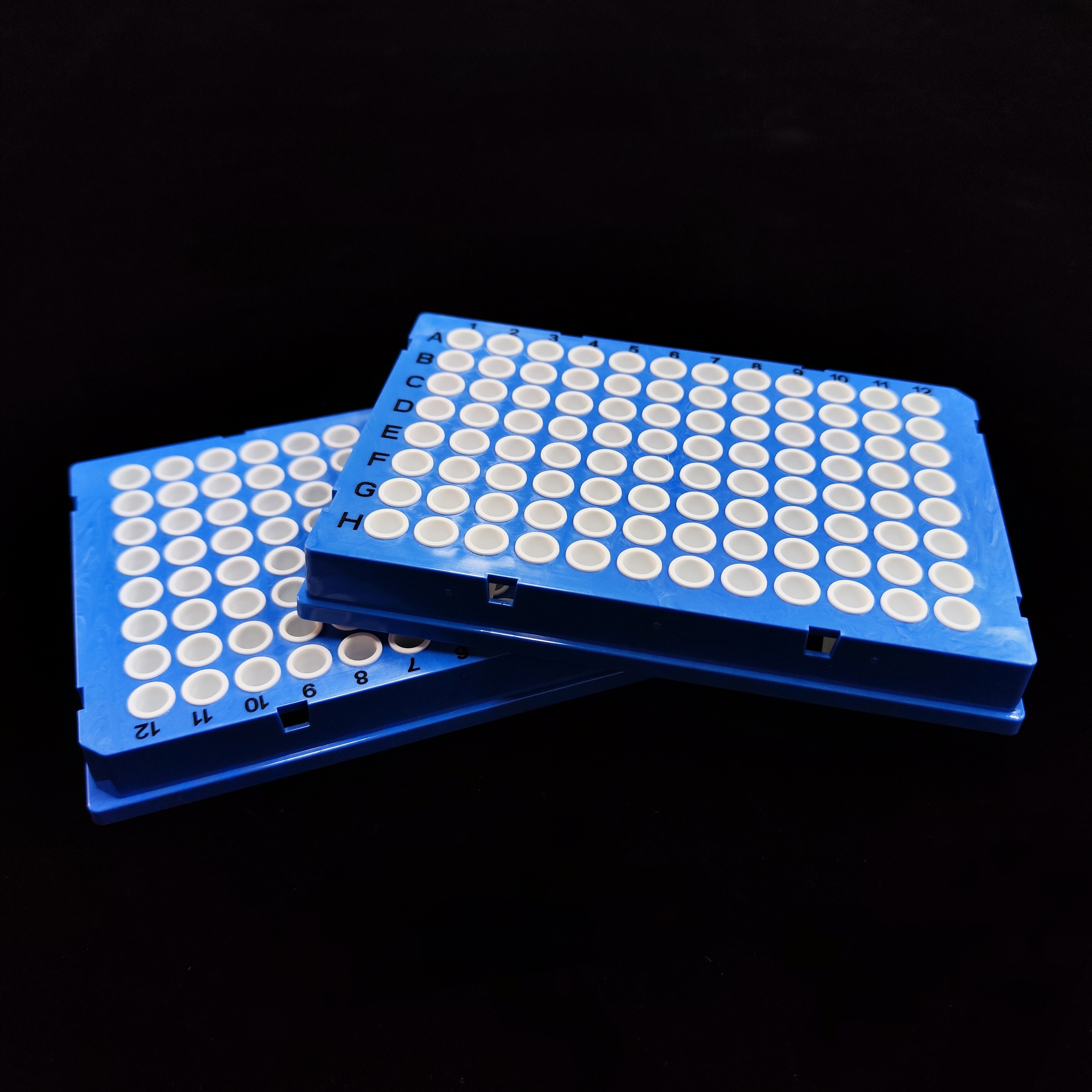 Placa PCR Blue de 96 pocillos con marca negra 802046