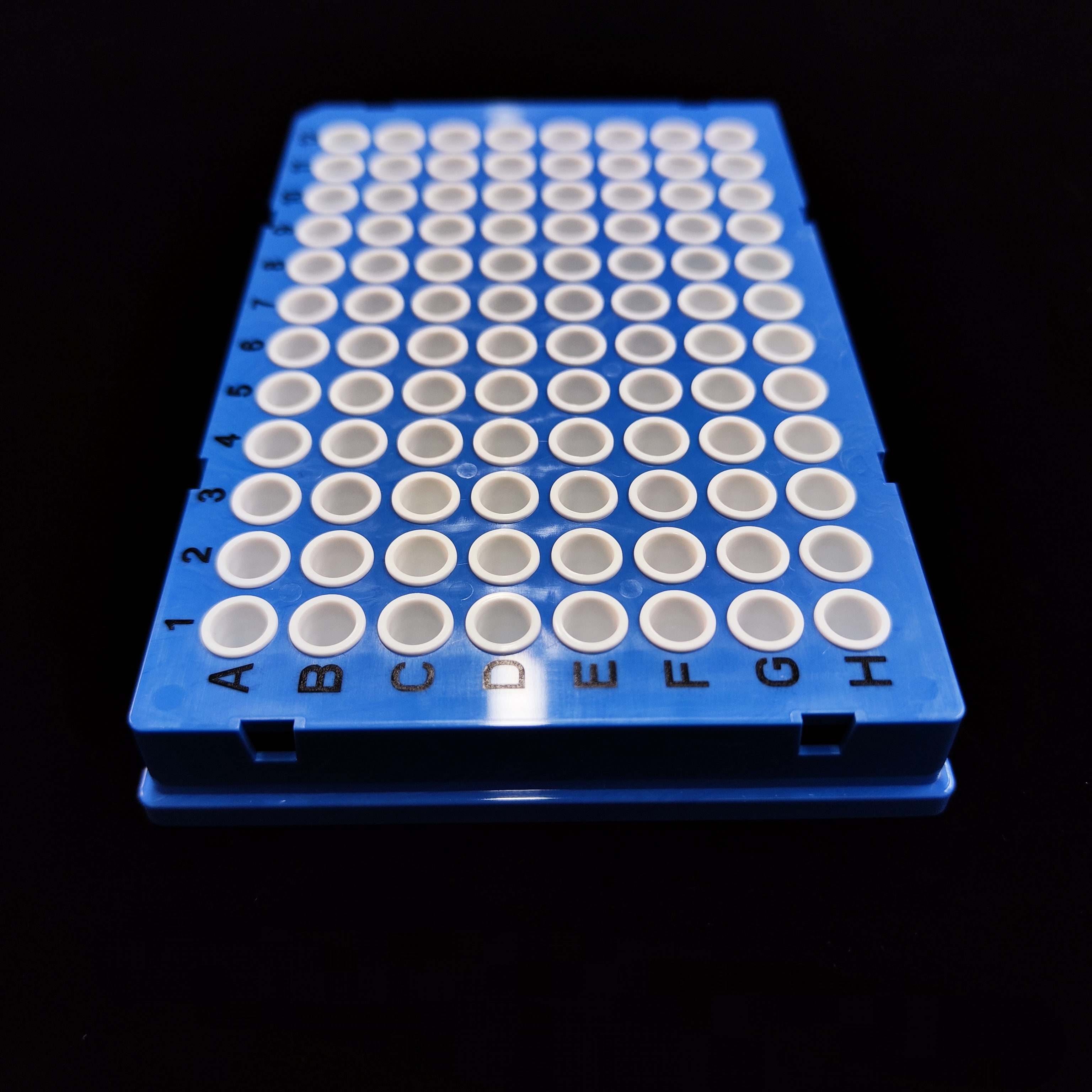 Placa PCR Blue de 96 pocillos con marca negra 802046